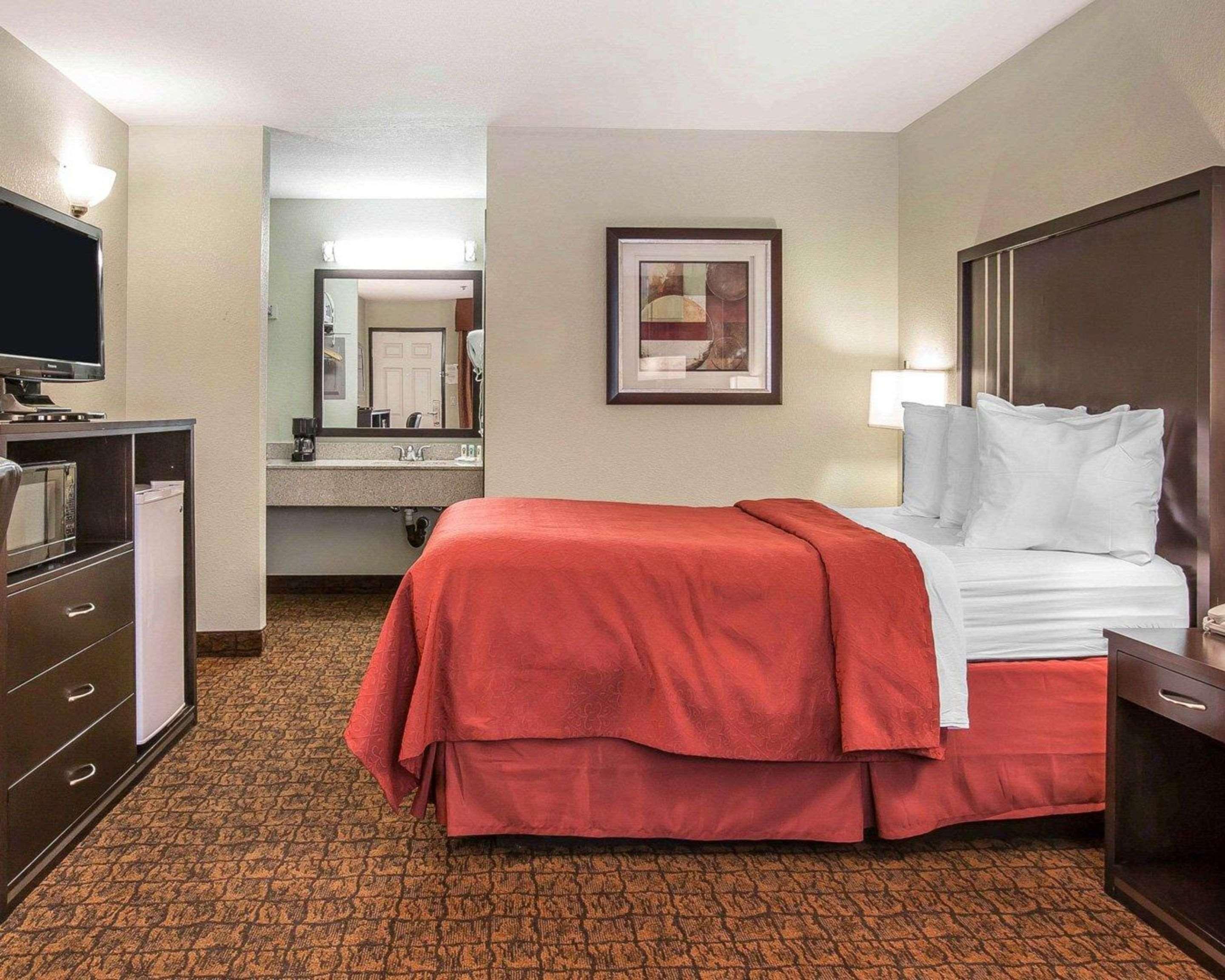 Quality Inn & Suites Woodland - Sacramento Airport Exterior foto