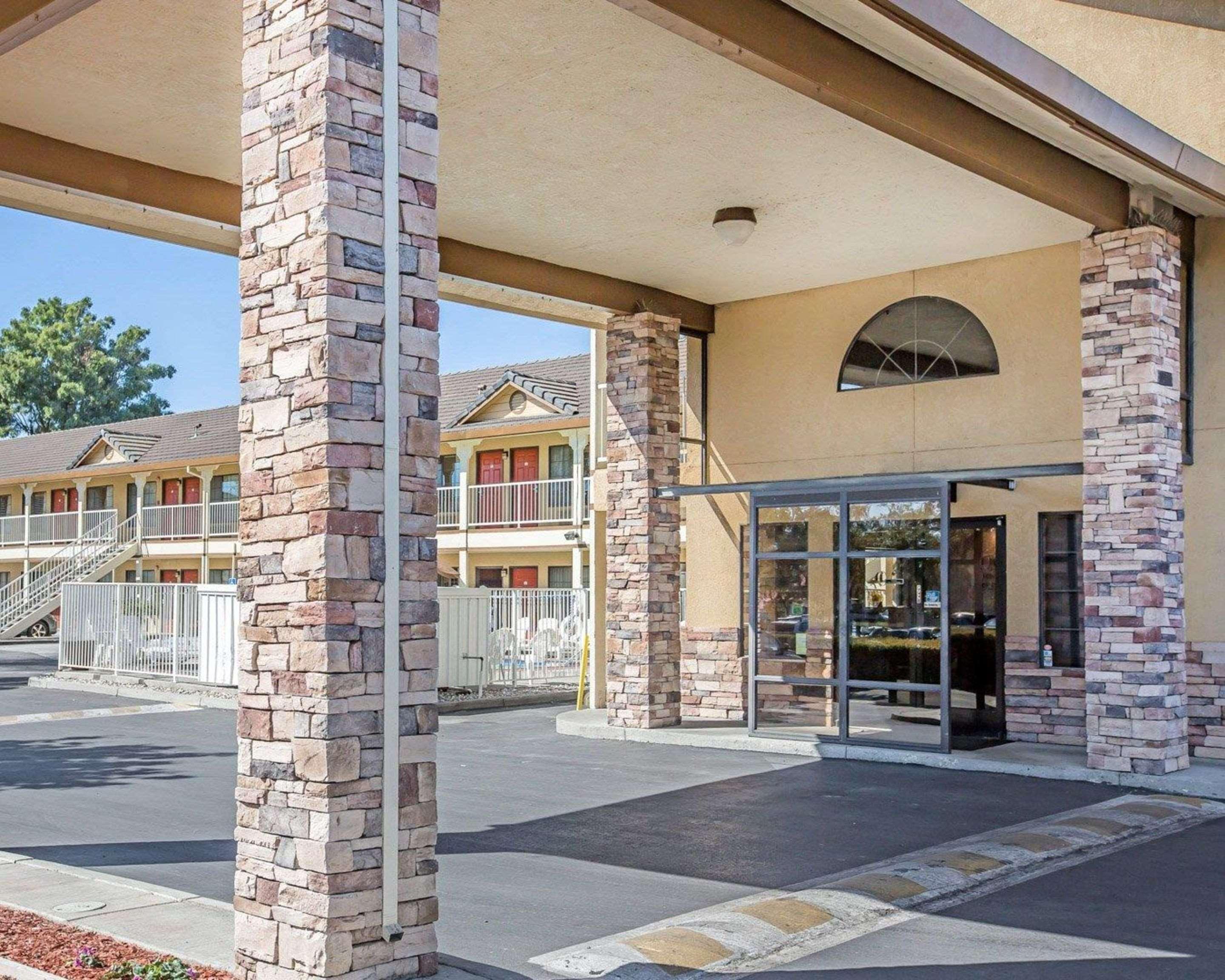 Quality Inn & Suites Woodland - Sacramento Airport Exterior foto